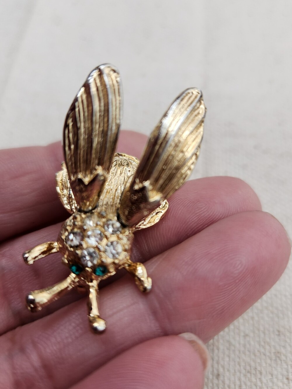 Bee Insect Movable Wings Trembler Brooch Pin Rhinestone Gold Tone Textured Bug